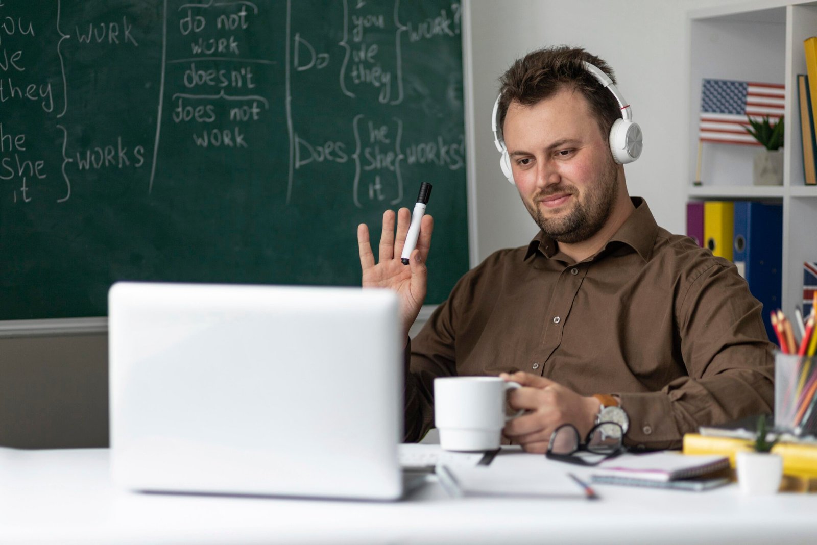 Tutor teaching an English lesson online
